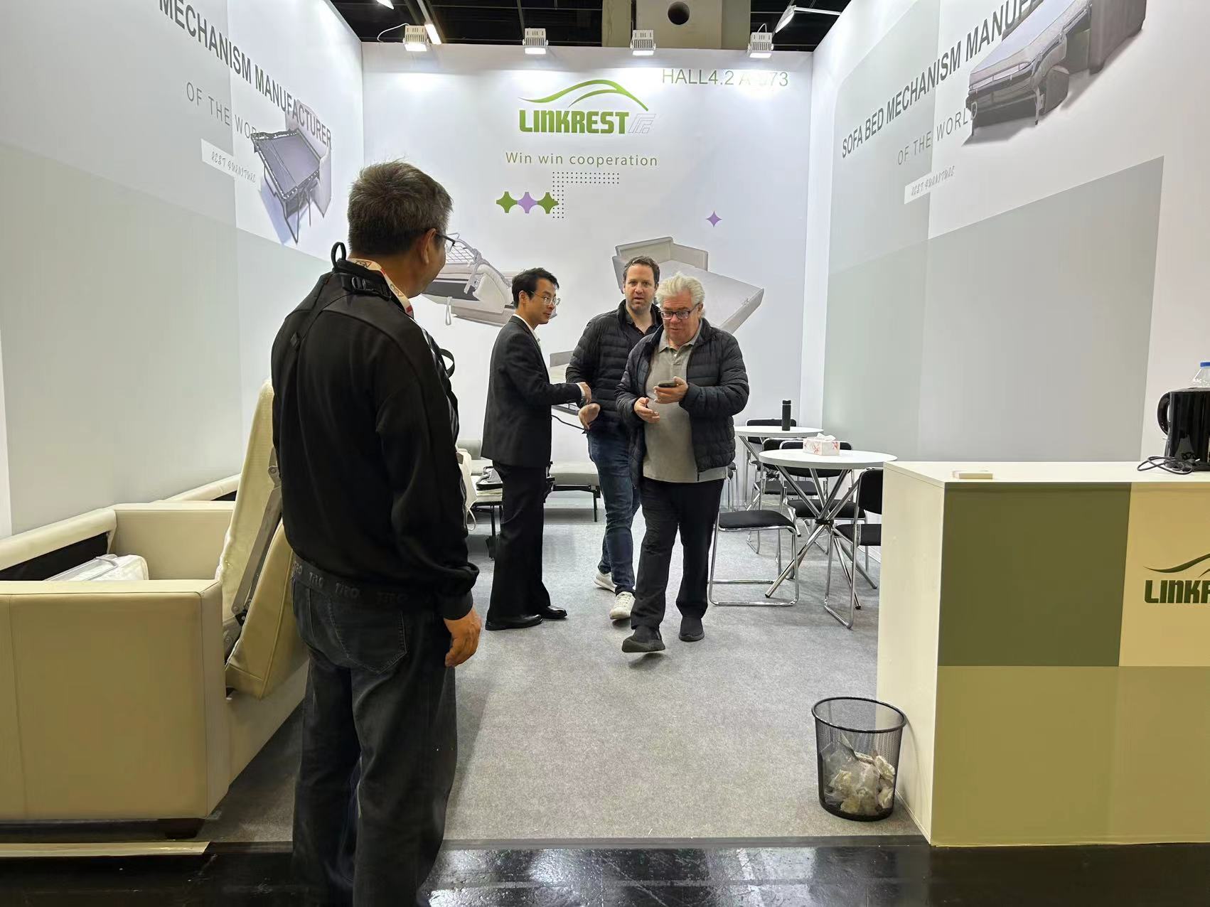 De International Woodworking Fair van Keulen eindigde met succes en de Linkrest -stand was erg populair.